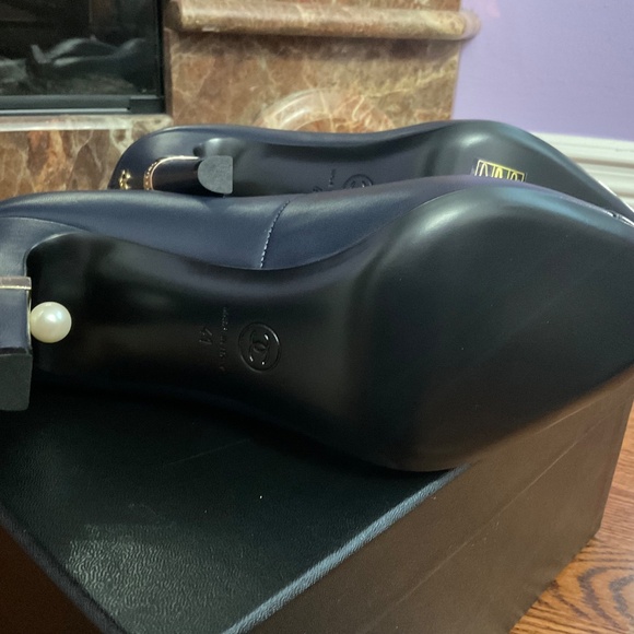 CHANEL NAVY & BLACK PEARL ACENT LAMBSKIN LEATHER HEELED ANKLE BOOTIES !! - Picture 8 of 11